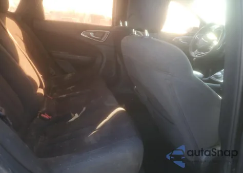 2015 Chrysler 200 Limited z USA, uszkodzony, nr VIN 1C3CCCAB4FN738602